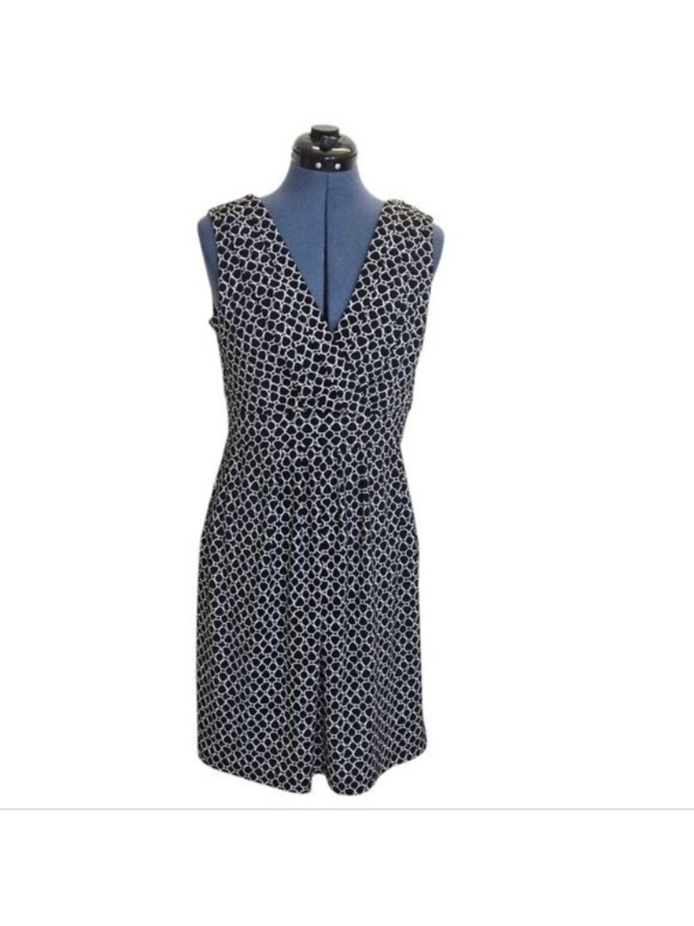 Roz & Ali Black White Chain Print Fit Flare Dress Size 8 Sleeveless V Neck